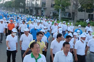 Hơn 6.000 người tham gia đi bộ đồng hành gây quỹ chăm lo an sinh xã hội