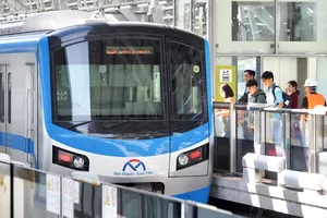 TPHCM chuẩn bị phương tiện, tăng chuyến phục vụ người dân dịp lễ 30-4