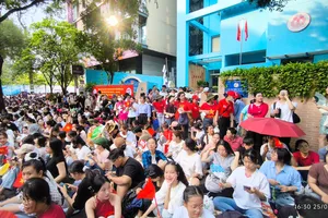 Sơ duyệt diễu binh, diễu hành: Doanh nghiệp, trường học cho nhân viên, học sinh nghỉ sớm 