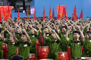 Lực lượng diễu binh, diễu hành di chuyển vào vị trí, sẵn sàng sơ duyệt