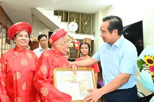 Chủ tịch UBND TPHCM Nguyễn Văn Được thăm, chúc thọ người cao tuổi 