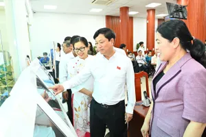 Chủ tịch HĐND TPHCM lưu ý giảm tối đa việc trả hồ sơ yêu cầu người dân bổ sung thông tin