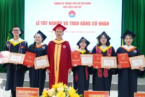 Học viện Cán bộ TPHCM trao bằng tốt nghiệp đợt 2 năm 2025 