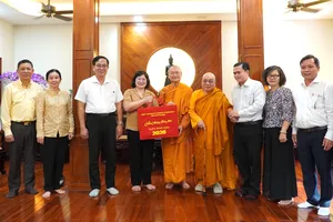 Lãnh đạo TPHCM thăm, chúc tết Hòa thượng Viên Minh