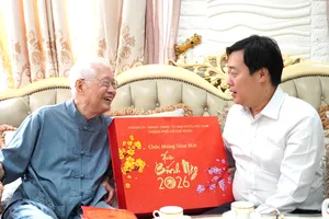 Lãnh đạo TPHCM thăm, chúc tết PGS.TS Ngô Kế Sương