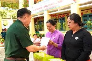 Đại tướng Nguyễn Trọng Nghĩa tri ân các anh hùng liệt sĩ và thăm người có công tại TPHCM