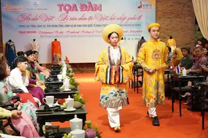 Áo dài - nhịp cầu văn hóa giữa Việt Nam và bạn bè quốc tế