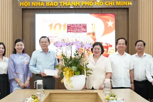 Phó Bí thư Thành ủy TPHCM Văn Thị Bạch Tuyết thăm, chúc mừng các cơ quan báo chí