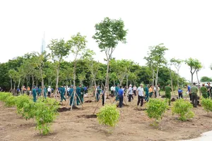 Ra quân trồng cây xanh ở Khu đô thị mới Thủ Thiêm