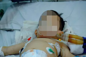 Bé N.T.Đ. đã qua cơn nguy kịch và đang được theo dõi tích cực