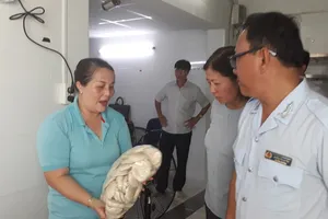 Đoàn kiểm tra sản phẩm giò chả của  Công tyTNHH sản xuất thương mại chả giò Hiền Khánh