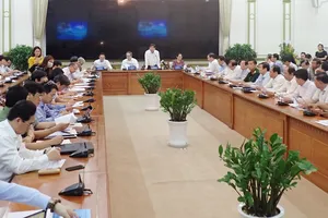 Quang cảnh cuộc họp. Ảnh: HOÀNG HÙNG