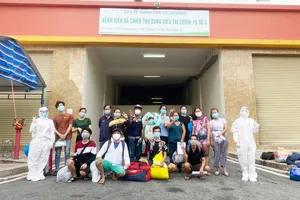 Các bệnh nhân mắc Covid-19 điều trị tại Bệnh viện dã chiến thu dung và điều trị Covid-19 số 3  xuất viện