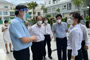 Bộ trưởng Bộ Y tế Nguyễn Thanh Long kiểm tra công tác phòng chống dịch trên địa bàn quận 8