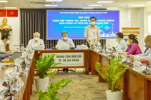 Đồng chí Phạm Đức Hải, Phó Ban Chỉ đạo phòng chống dịch Covid-19 TPHCM thông tin tại buổi họp báo