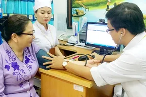 Người dân khám bệnh tại Bệnh viện Lê Văn Thịnh (TP Thủ Đức)