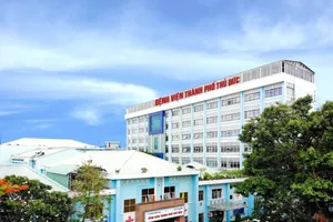 Vụ bác sĩ trốn việc để làm phòng khám tư: Bệnh viện sẽ xem xét và có biện pháp xử lý phù hợp  ​