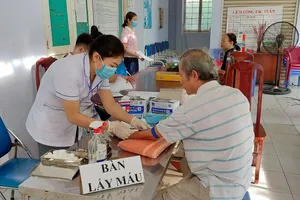 Khám sức khỏe cho người cao tuổi tại một trung tâm y tế phường trên địa bàn TPHCM