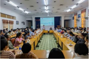 TS-BS Huỳnh Minh Chín, Phó Giám đốc Sở Y tế phát biểu tại buổi bốc thăm phân bổ bác sĩ khóa 4 của chương trình thực hành tại trạm y tế