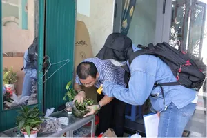 Nhân viên y tế giám sát điểm nguy cơ trên địa bàn phường Phước Thắng, TPHCM