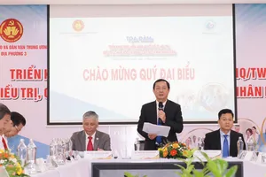 Đồng chí Huỳnh Thành Đạt, Ủy viên Trung ương Đảng, Phó Trưởng Ban Tuyên giáo và Dân vận Trung ương phát biểu tại tọa đàm