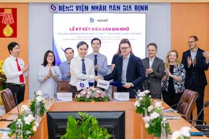 Toàn cảnh lễ ký kết