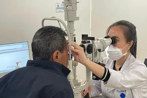 Hơn 30% sinh viên ở các trường đại học mắc tật khúc xạ