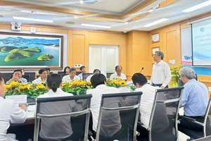 Đồng chí Nguyễn Phước Lộc, Ủy viên Trung ương Đảng, Phó Bí thư Thành ủy, Chủ tịch Ủy ban MTTQ Việt Nam TPHCM phát biểu tại buổi làm việc