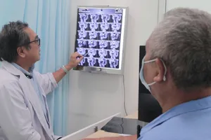 Bác sĩ Bệnh viện Bình Dân tư vấn cho người bệnh