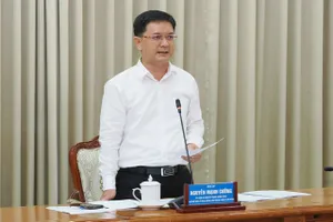 Phó Chủ tịch UBND TPHCM Nguyễn Mạnh Cường phát biểu chỉ đạo tại cuộc họp (Ảnh: HOÀNG HÙNG)