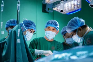 Các bác sĩ Bệnh viện Gia An phẫu thuật cho người bệnh (Ảnh: BVCC)