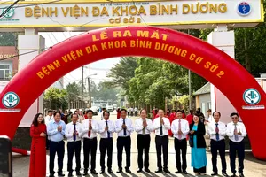 Các đại biểu tham dự lễ ra mắt Bệnh viện Đa khoa Bình Dương cơ sở 2