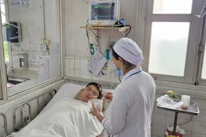 Người bệnh được điều trị và chăm sóc tại Bệnh viện Bệnh Nhiệt đới (Ảnh: BVCC)