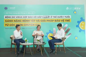 Các chuyên gia chia sẻ tại hội thảo cung cấp thông tin báo chí “Bệnh do virus hợp bào hô hấp (RSV) ở trẻ dưới 1 tuổi: Gánh nặng bệnh tật và giải pháp bảo vệ trẻ từ góc nhìn chuyên gia”