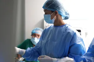 BS-CK1 Tôn Nữ Phương Duyên, Khoa Ngoại Tổng hợp, Bệnh viện Đa khoa Việt Mỹ phẫu thuật cho người bệnh