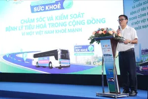 TS-BS Huỳnh Minh Chín, Phó Giám đốc Sở Y tế TPHCM, Phó Chủ tịch Hội Thầy thuốc trẻ Việt Nam phát biểu tại chương trình
