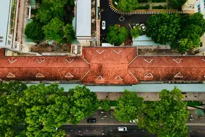 Khu A - Bệnh viện Từ Dũ là công trình có lịch sử gần 100 năm, mang dấu ấn kiến trúc Pháp và gắn với nhiều thế hệ thầy thuốc, người bệnh của Bệnh viện Từ Dũ (Ảnh: BVCC)