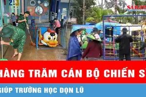 Đồn Biên phòng Vinh Hiền (BĐBP TP Huế) hỗ trợ cô trò Trường mầm non Lộc Bình vệ sinh môi trường ngay sau khi lũ rút