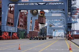 Lượng hàng container thông qua hệ thống cảng biển TPHCM tiếp tục tăng trưởng