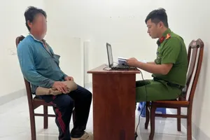 Ông N.T. làm việc với cơ quan chức năng trong ngày 17-11