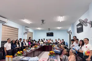 Trao quà cho những mảnh đời khó khăn tại Trung tâm Công tác xã hội tỉnh Quảng Ngãi .