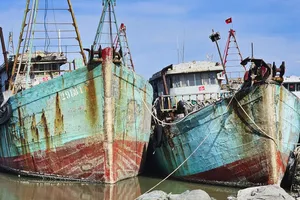 Các tàu cá không đủ điều kiện trên địa bàn xã Long Hải hàng tuần được tổ quản lý báo cáo vị trí tọa độ, khu vực neo đậu và hình ảnh tàu cá đậu bờ cho cơ quan chức năng địa phương quản lý.