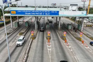 Tháo dỡ trạm thu phí T3 án ngữ trên quốc lộ 51