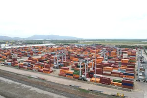 Bãi cảng container cảng CMIT tiếp tục đầy ắp hàng hóa trong năm 2026.