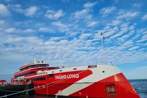 Tàu khách Thăng Long tuyến Vũng Tàu - Côn Đảo thuộc Công Ty Cổ Phần Phú Quốc Express khai thác.