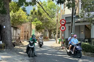 Đường Hải Đăng lên núi Nhỏ – Tao Phùng đã cắm biển báo cấm