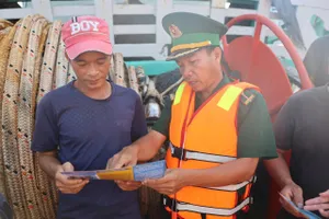 Lực lượng Biên phòng tuyên truyền về chống khai thác IUU đến với ngư dân