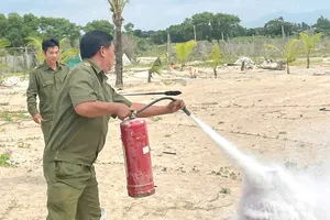 Lực lượng cơ sở thực hành dập tắt đám cháy