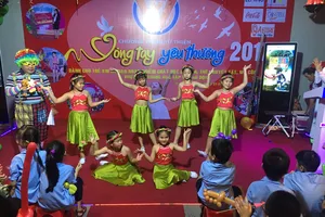 Tiết mục diễn văn nghệ tại ngày hội