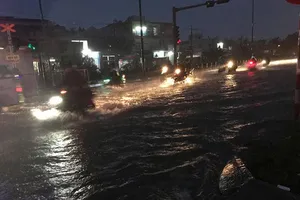 Ảnh hưởng bão số 9, Điện lực TP cắt điện hơn 60.000 khách để đảm bảo an toàn